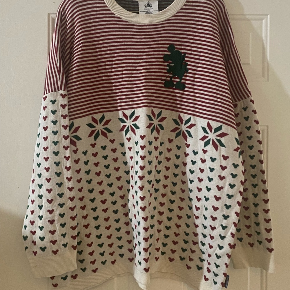 NWOT Disney “Happy Holidays” Spirit Jersey